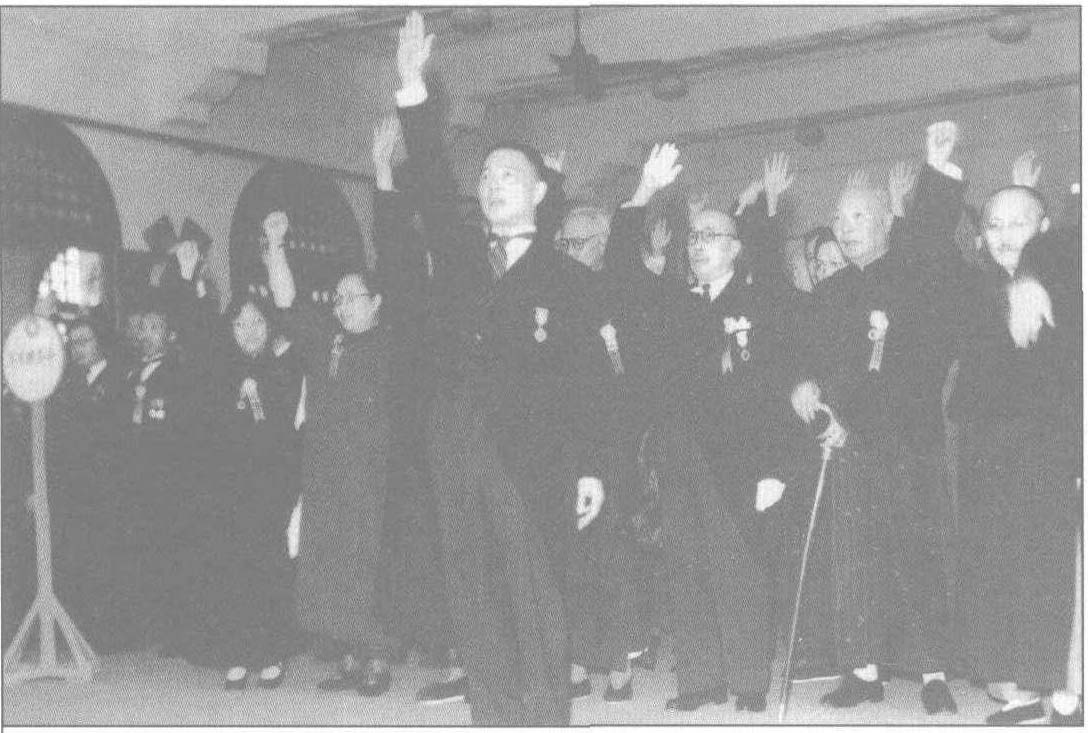 1940年3月30日，在日本人的操纵下，汪伪国民政府在南京成立。图为汪精卫宣誓就任伪国民政府代理主席兼行政院院长